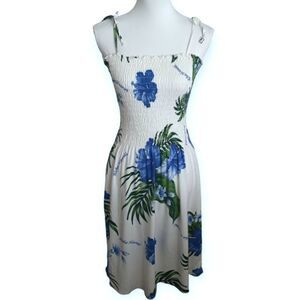 ALOHA FASHION WHITE & BLUE FLORAL SMOCKED DRESS SZ. S/M GUC.